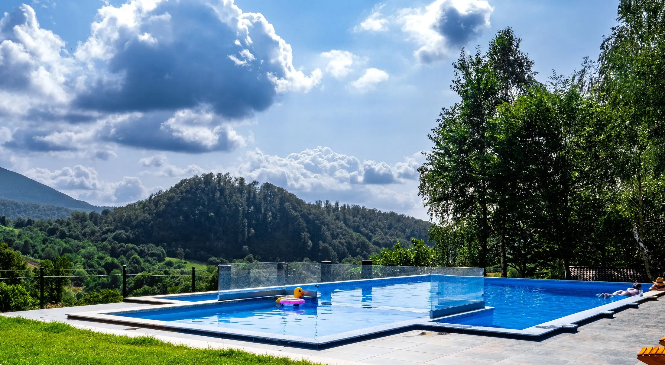 piscina camping tara oasului, priveliste de munte