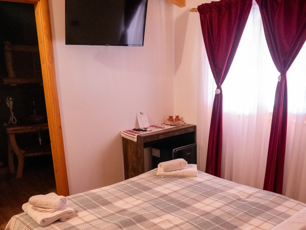 cameră decorată în stil rustic