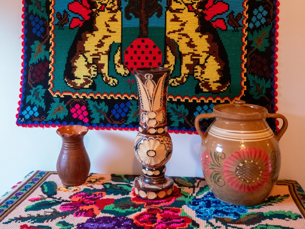 cameră decorată în stil rustic